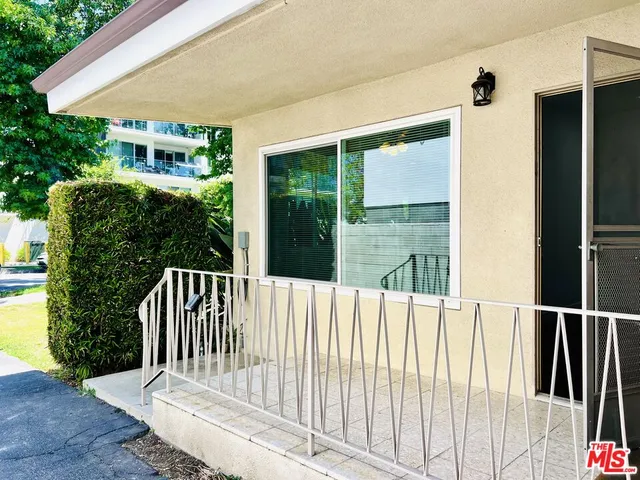 $2,395 | 10936 Hartsook Street, Unit A, North Hollywood, CA 91601
