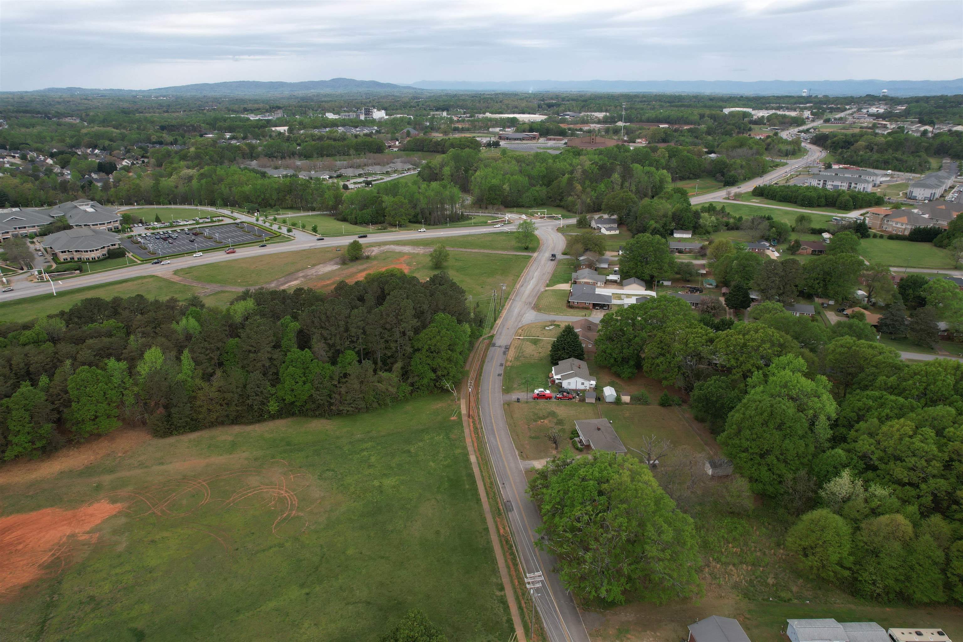 214 W Road Greer, SC 29650 - Photo 13 of 46