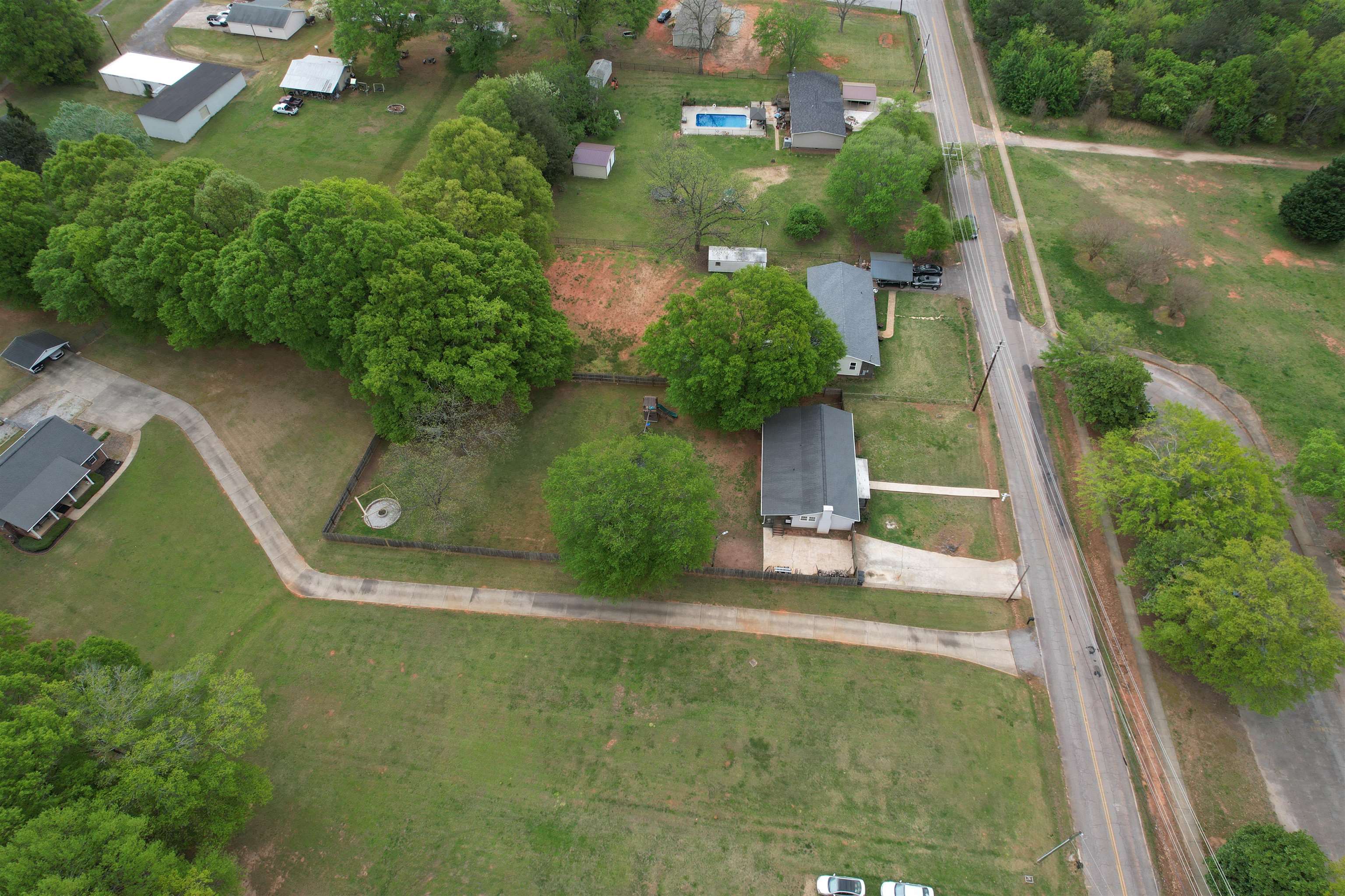 214 W Road Greer, SC 29650 - Photo 6 of 46