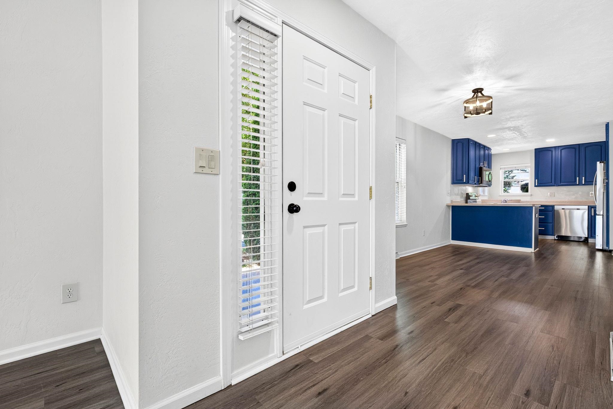 1027 East Green Tree Court Appleton, WI 54915 - Photo 4 of 39