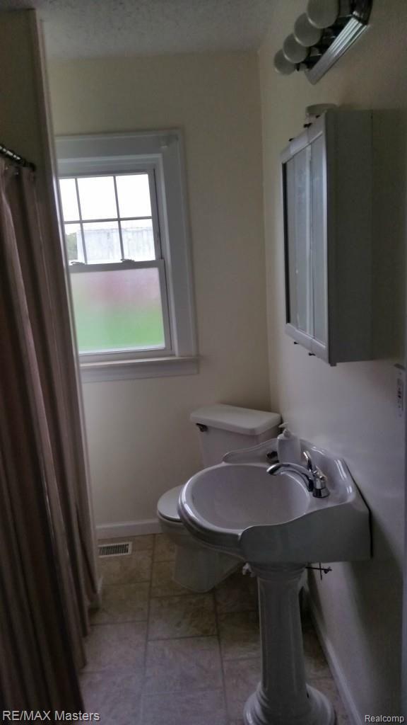 1612 East Sigler Road Carleton, MI 48117 - Photo 14 of 39 20141004_100810.jpg