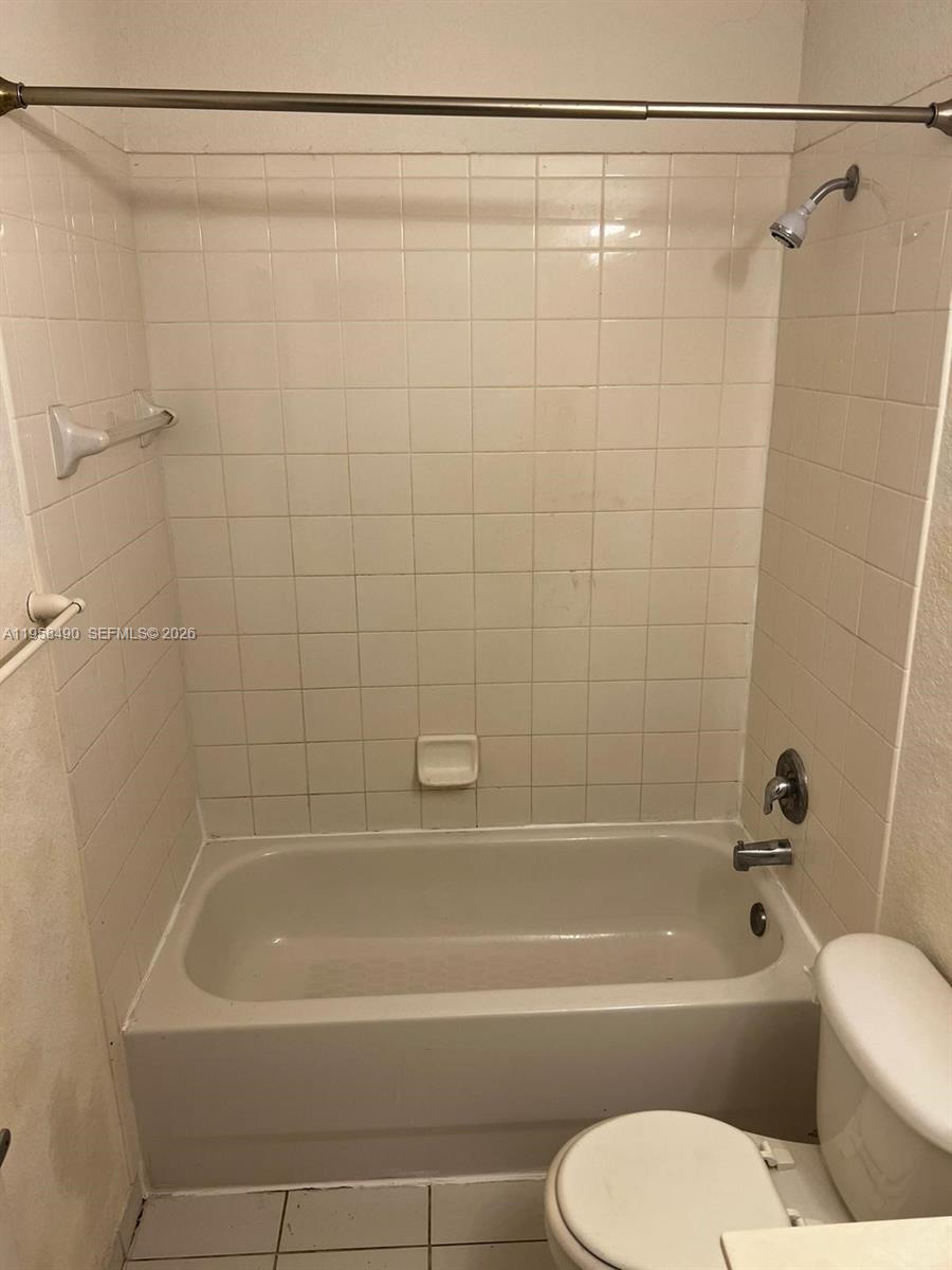 1909 Hibiscus Lane, Unit 1909 Riviera Beach, FL 33404 - Photo 14 of 20