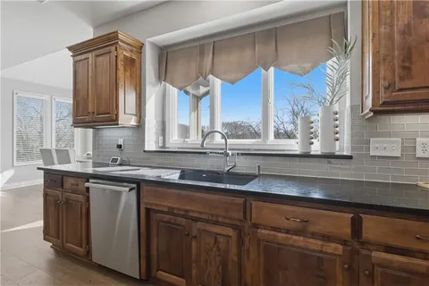 $850,000 | 20219 West 93rd Street, Lenexa, KS 66220