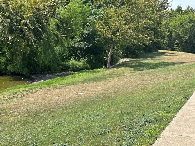 $320,000 | 1608 Lakeview Drive, DeSoto, TX 75115