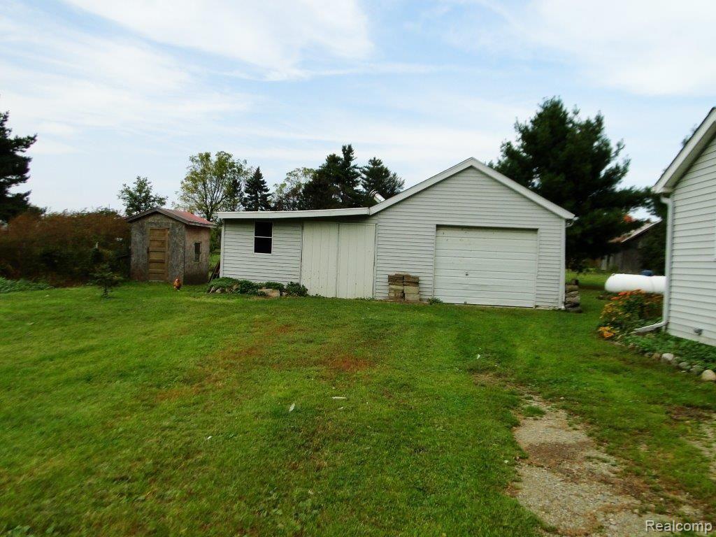 4901 5 Lakes Road North Branch, MI 48461 - Photo 30 of 32 Barn.JPG