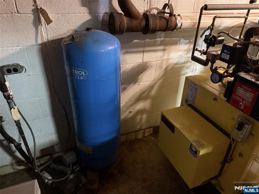 36 Lavina Trail Oak Ridge, NJ 07438 - Photo 24 of 26 a close up of a storage room