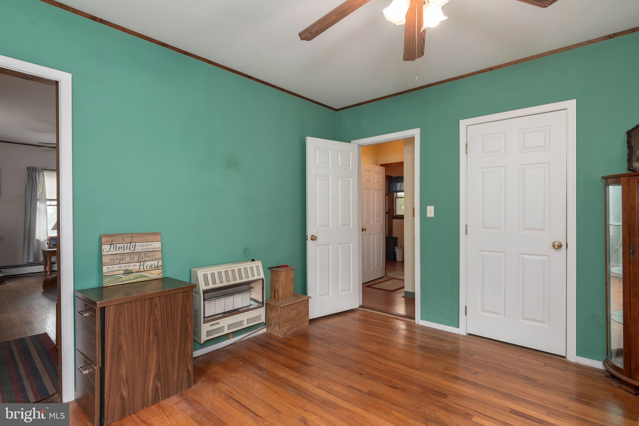 5614 Casson Neck Cambridge, MD 21613 - Photo 24 of 38 a view of a livingroom with wooden floor