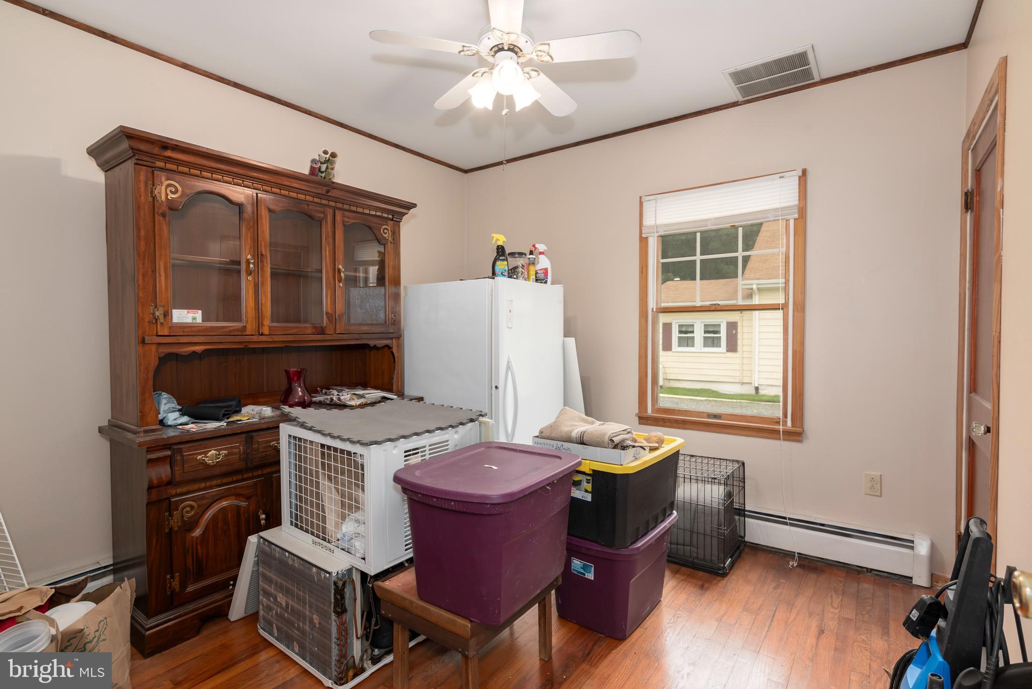 5614 Casson Neck Cambridge, MD 21613 - Photo 25 of 38 a kitchen with a stove a refrigerator and a dining table