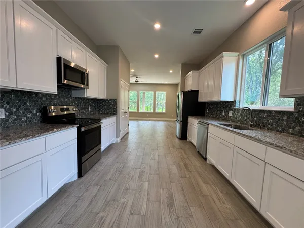 $2,375 | 109 Mokulua, Bastrop, TX 78602