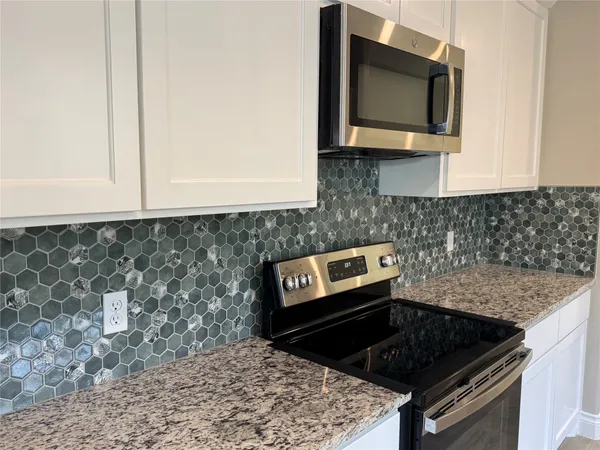 $2,375 | 109 Mokulua, Bastrop, TX 78602