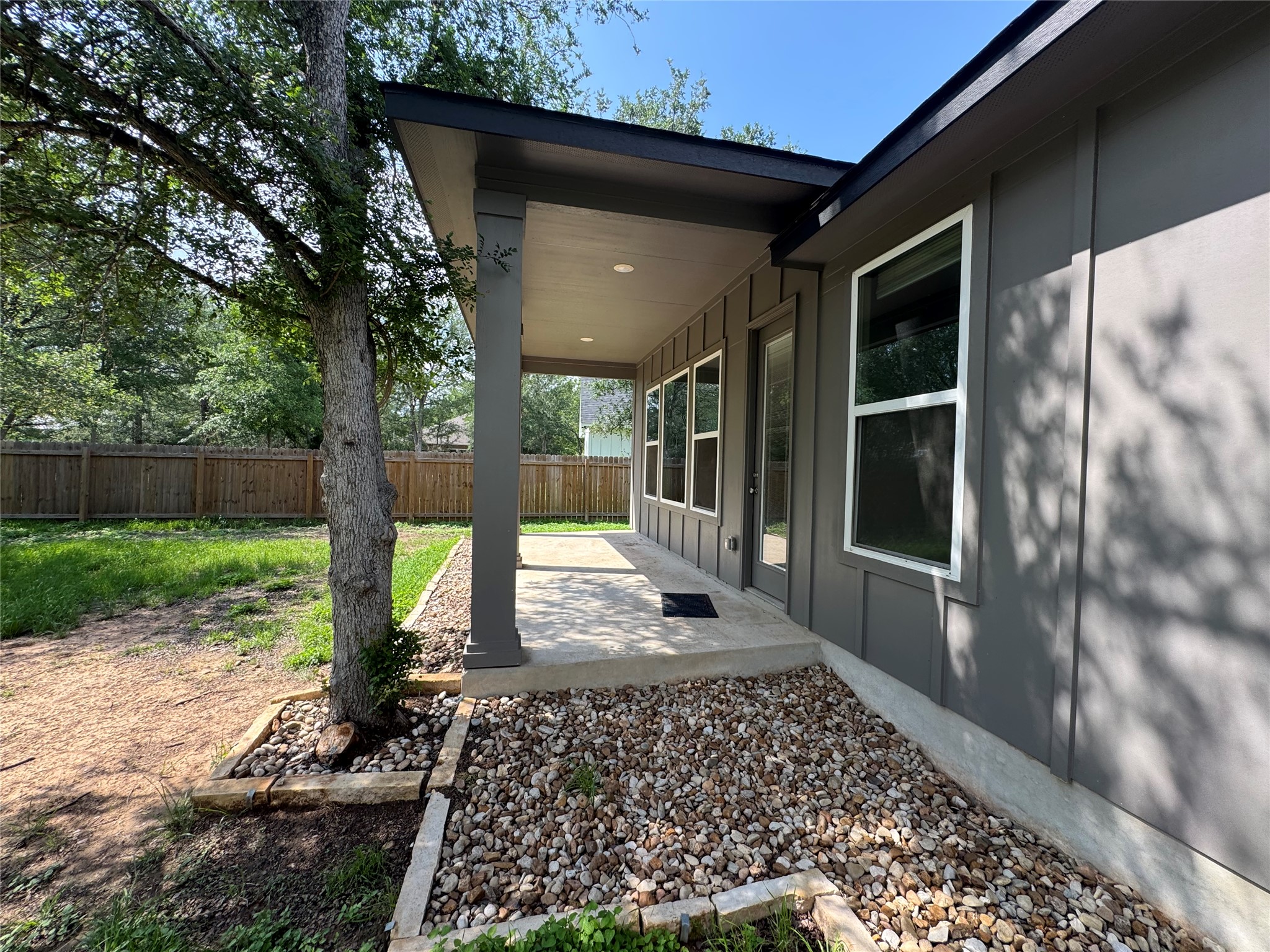 109 Mokulua Bastrop, TX 78602 - Photo 5 of 32 a front view of a house with garden