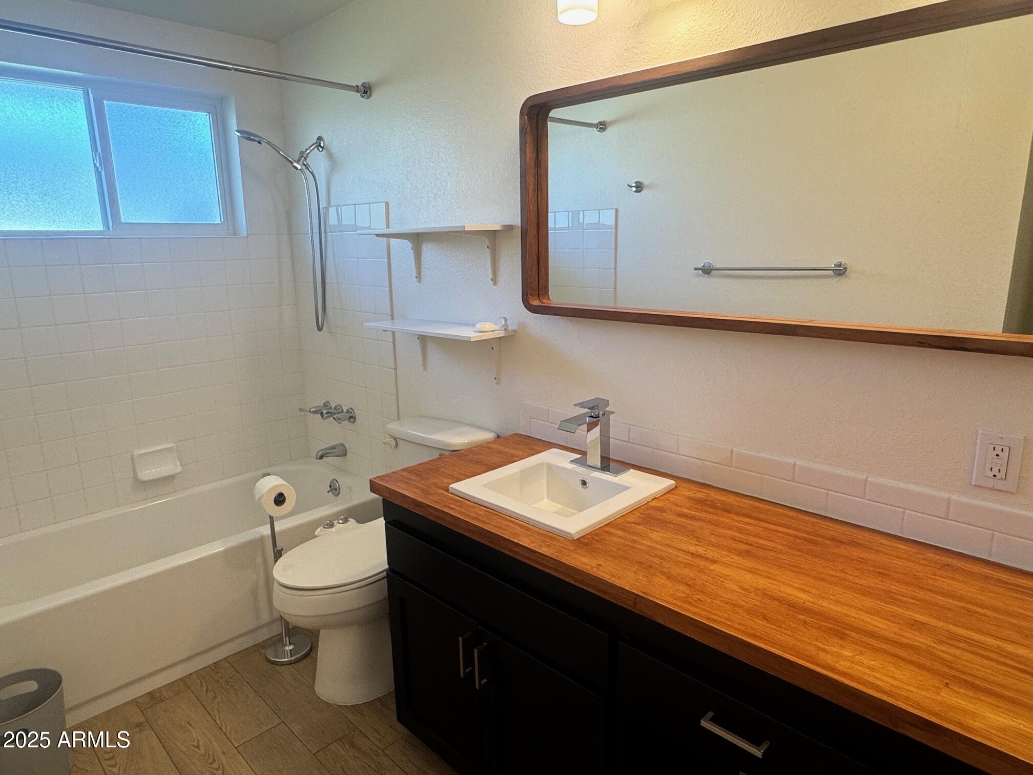 4356 North 36th Place, Unit 2 Phoenix, AZ 85018 - Photo 7 of 8 IMG_1861