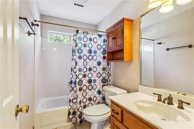 $325,000 | 212 West Lakeview Drive, Laplace, LA 70068