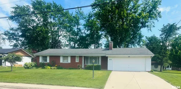 $249,900 | 303 Oakwood Circle, Washington, IL 61571