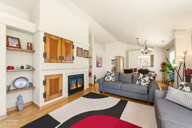 $365,000 | 31502 Kline Circle, Warrenville, IL 60555