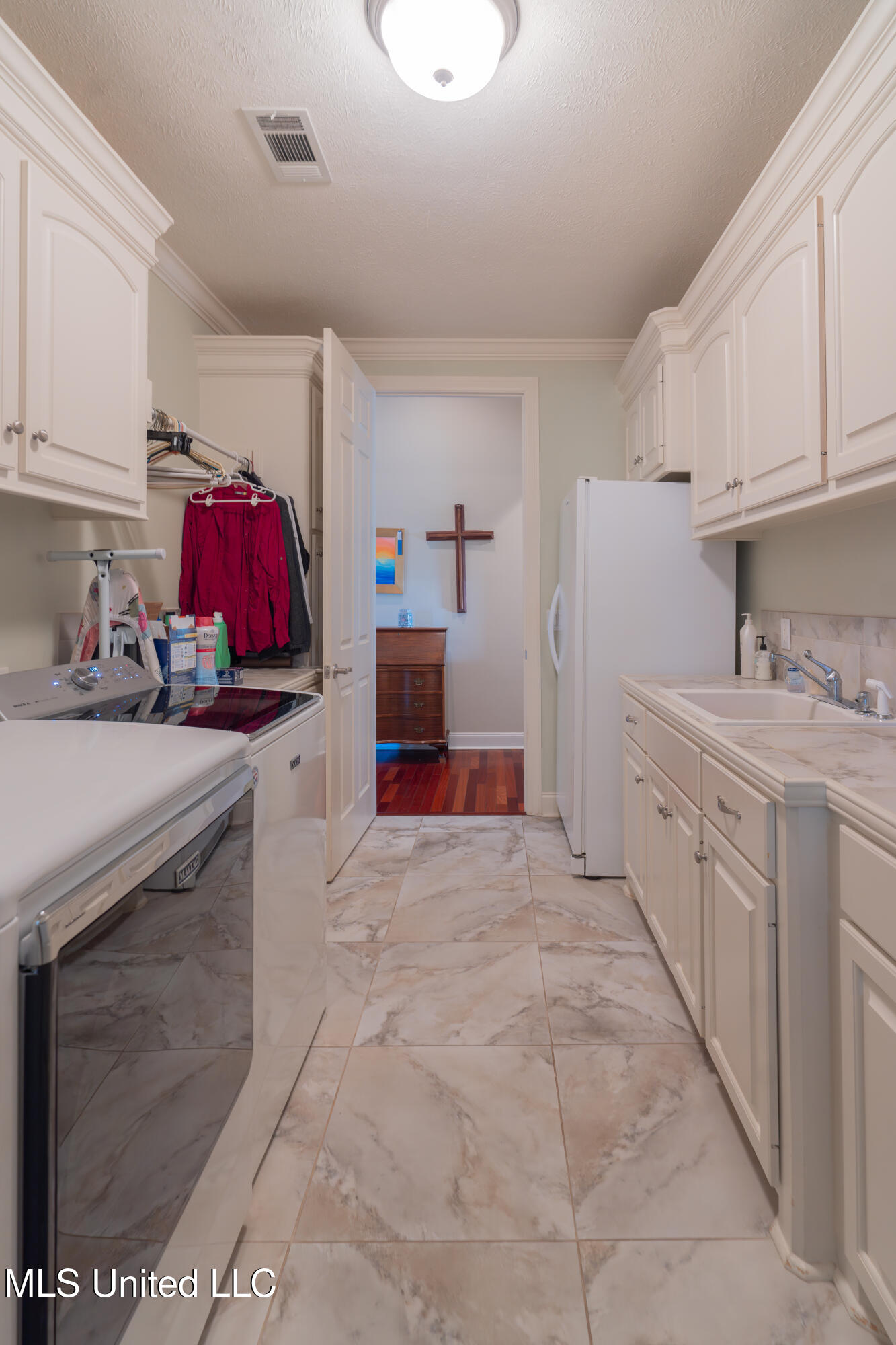 3745 North Berry Road Utica, MS 39175 - Photo 54 of 70 54-LaundryRoom