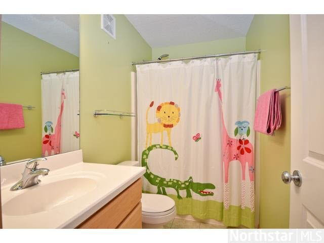 8252 Labont Way Eden Prairie, MN 55344 - Photo 13 of 18 Gallery Image 13