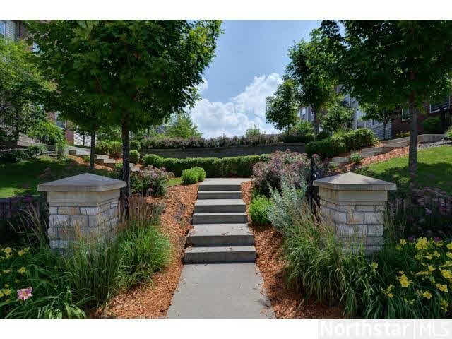 8252 Labont Way Eden Prairie, MN 55344 - Photo 3 of 18 Gallery Image 3