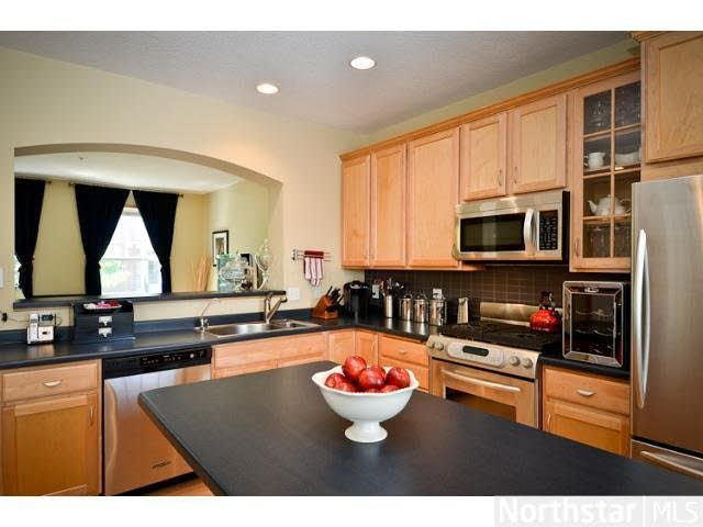 8252 Labont Way Eden Prairie, MN 55344 - Photo 5 of 18 Gallery Image 5