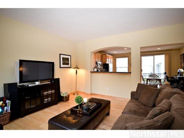 8252 Labont Way Eden Prairie, MN 55344 - Photo 8 of 18 Gallery Image 8