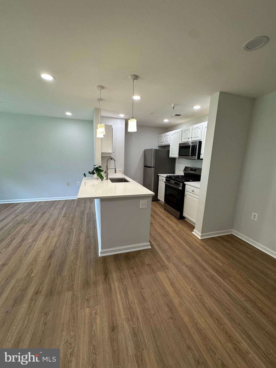 43577 Patching Pond Square Ashburn, VA 20147 - Photo 9 of 33