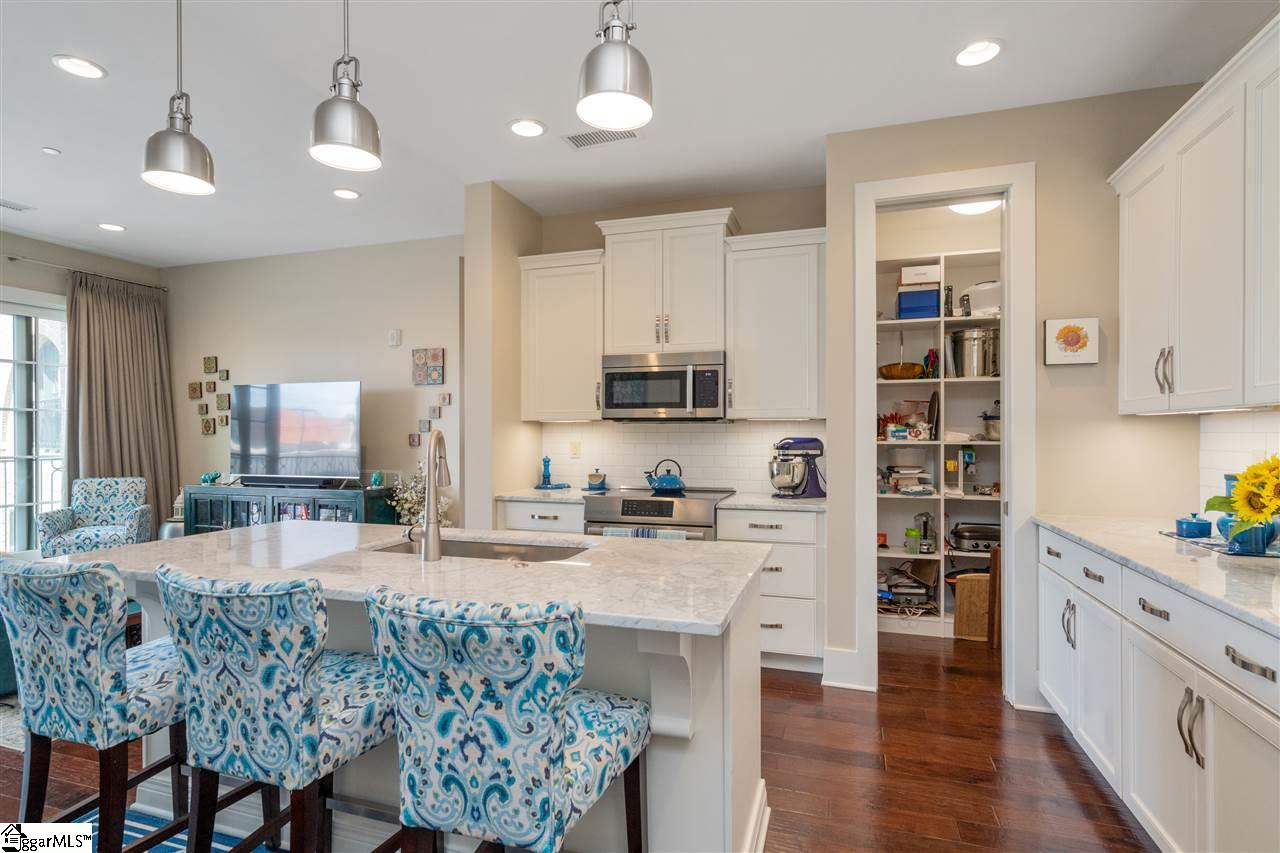 121 Rhett Street, Unit 201 Greenville, SC 29601 - Photo 5 of 31 Gallery Image 5