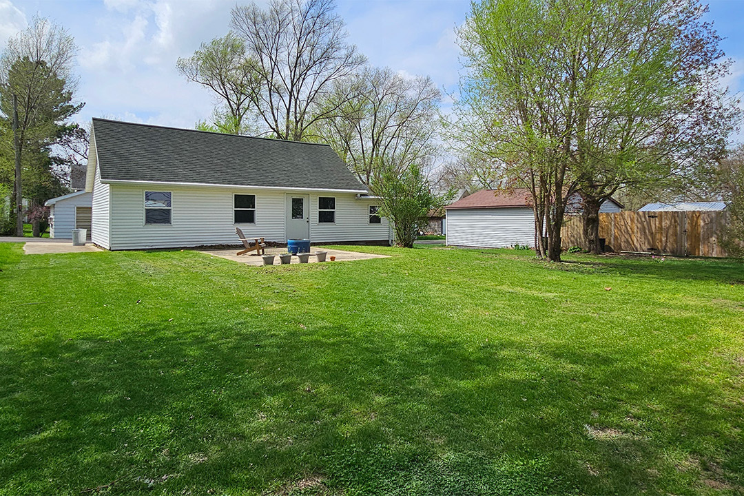 511 College Avenue Dixon, IL 61021 - Photo 23 of 26