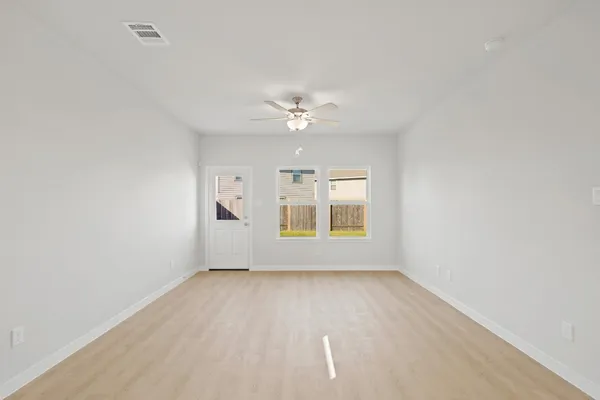 $267,900 | 325 Bennett Street, Angleton, TX 77515