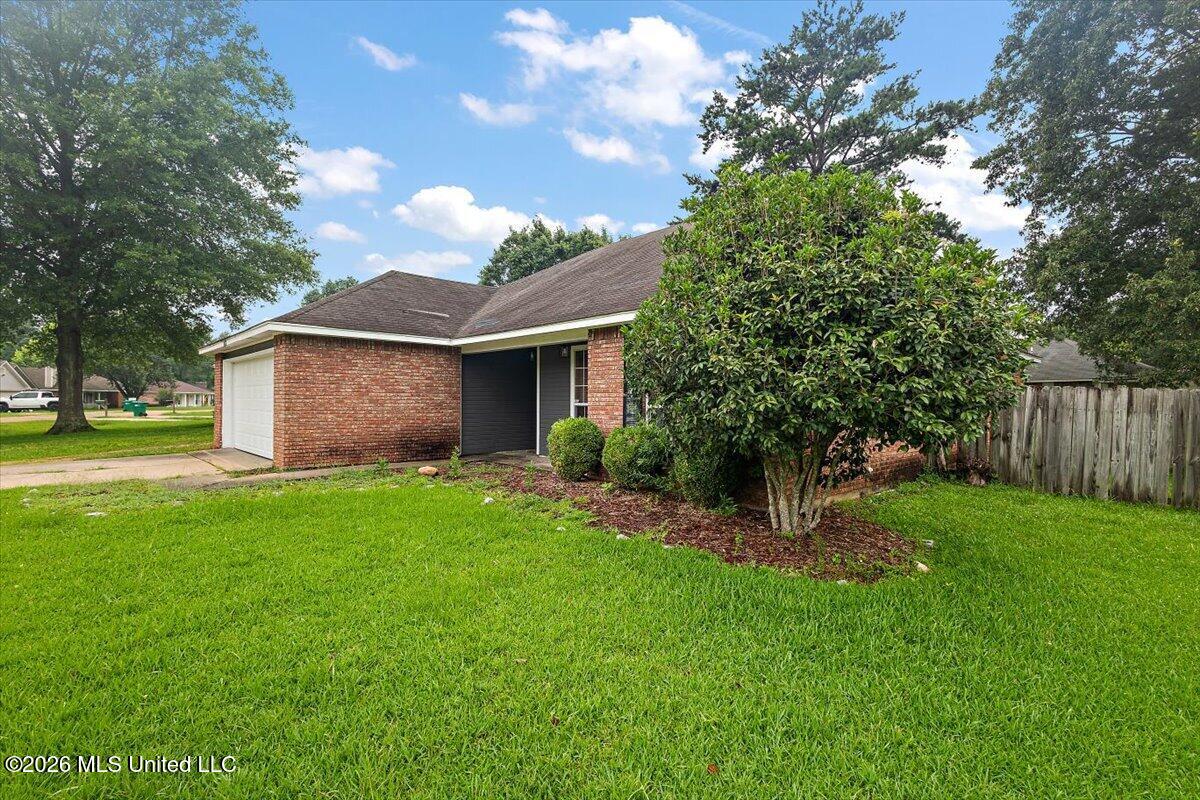 415 Riverbend Drive Byram, MS 39272 - Photo 3 of 25 03-HTP_4057