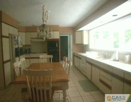 105 Roxy Avenue Edison, NJ 08820 - Photo 4 of 6