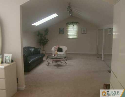 105 Roxy Avenue Edison, NJ 08820 - Photo 5 of 6