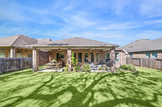 $374,000 | 44 Fountain Bend Lane, Richmond, TX 77406