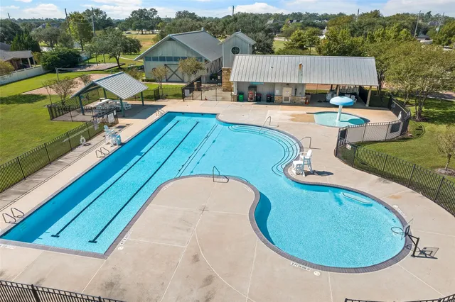 $374,000 | 44 Fountain Bend Lane, Richmond, TX 77406