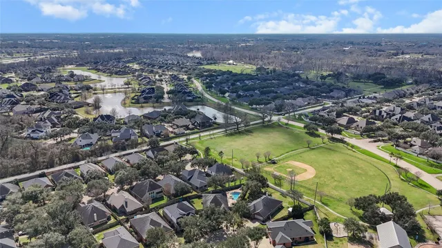 $374,000 | 44 Fountain Bend Lane, Richmond, TX 77406