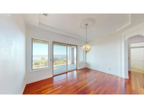 $1,025,000 | 16898 Crown Terrace, Brookings, OR 97415