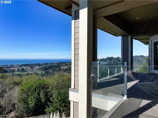 $1,025,000 | 16898 Crown Terrace, Brookings, OR 97415