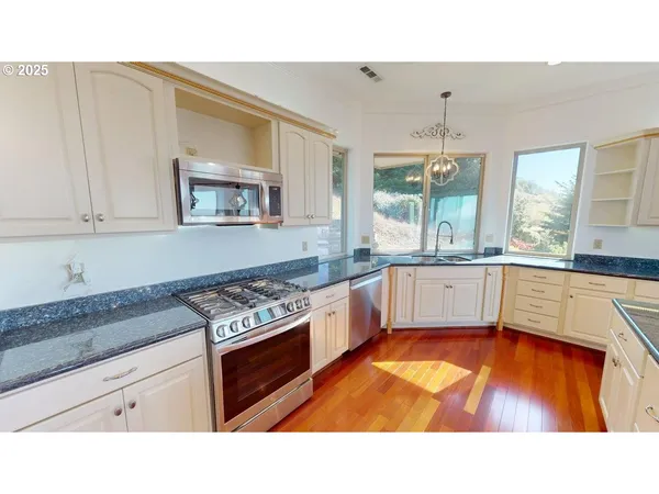 $1,025,000 | 16898 Crown Terrace, Brookings, OR 97415