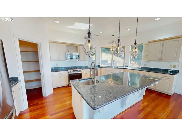 $1,025,000 | 16898 Crown Terrace, Brookings, OR 97415