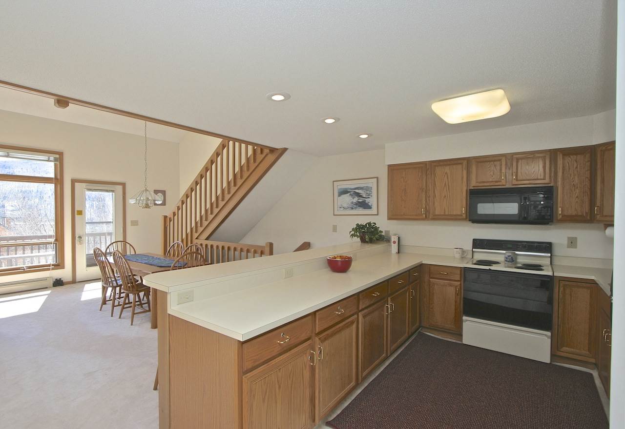 402 Hannah Loop, Unit 102 Carroll, NH 03595 - Photo 9 of 36 Gallery Image 9