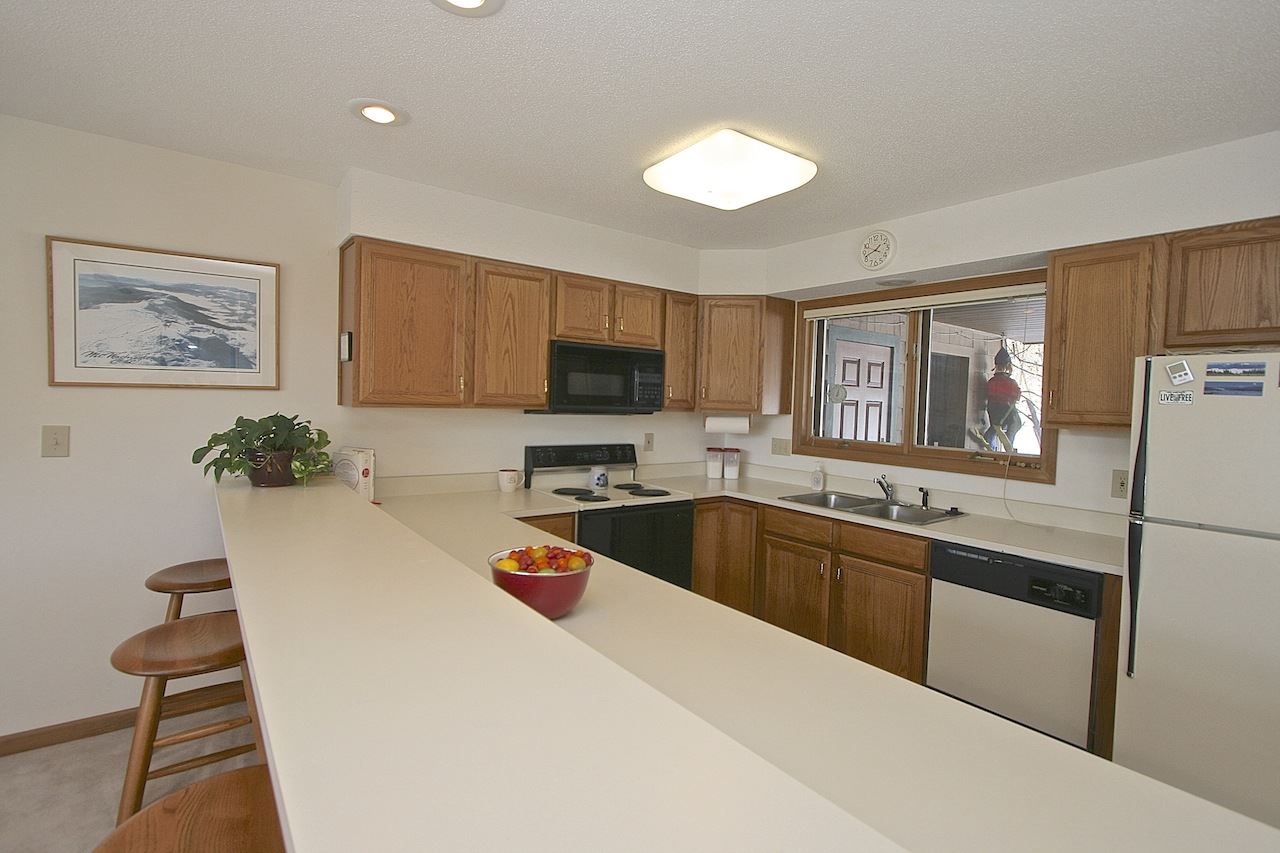 402 Hannah Loop, Unit 102 Carroll, NH 03595 - Photo 10 of 36 Gallery Image 10