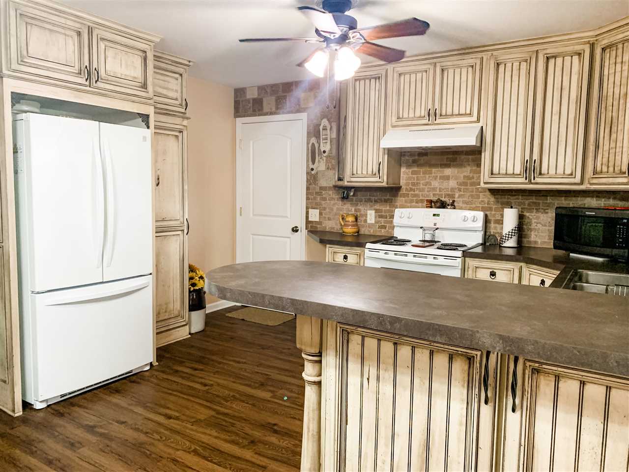 10347 South Bray Road Clio, MI 48420 - Photo 8 of 27 1890610-7.JPG