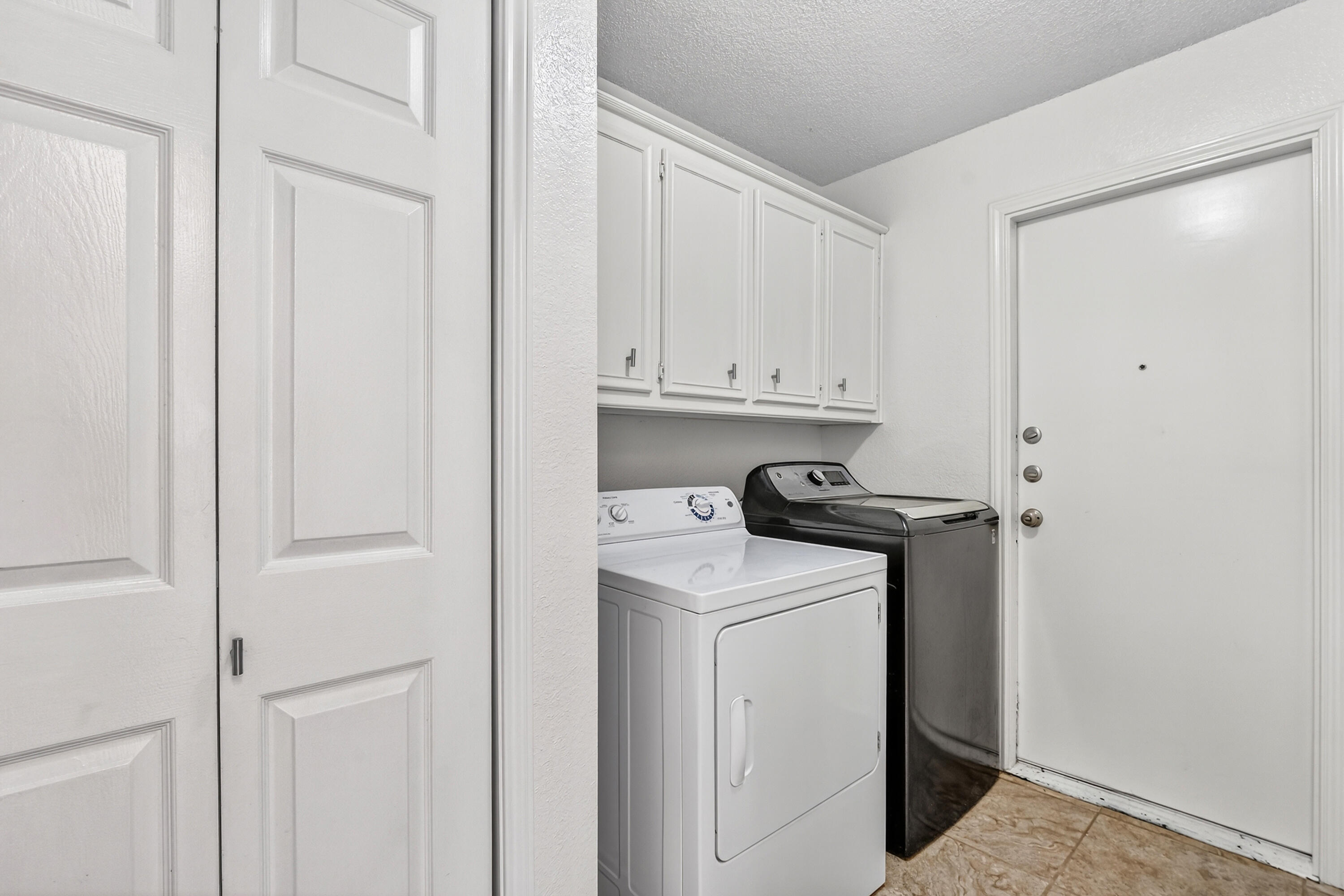 5221 84th Street Lubbock, TX 79424 - Photo 13 of 26 a utility room with dryer and washer