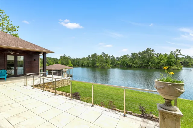 $1,150,000 | 18 Smith Loop North, Cleveland, TX 77327