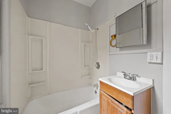 $1,550 | 225 North Luzerne Avenue, Baltimore, MD 21224