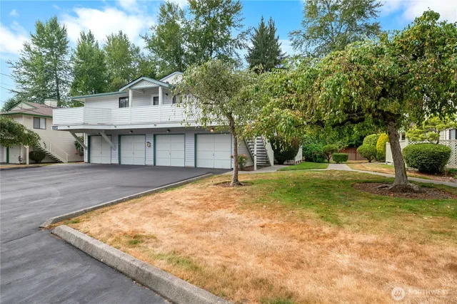 a view of a house with a backyard