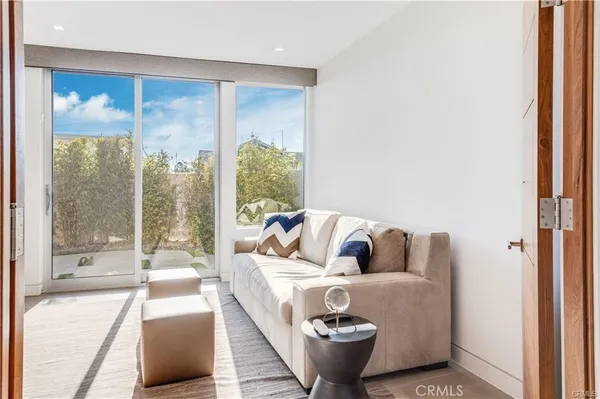 $11,900 | 810 Esplanade, Unit C, Redondo Beach, CA 90277