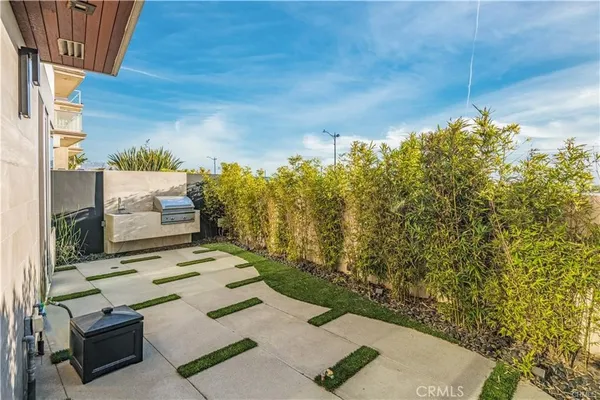 $11,900 | 810 Esplanade, Unit C, Redondo Beach, CA 90277