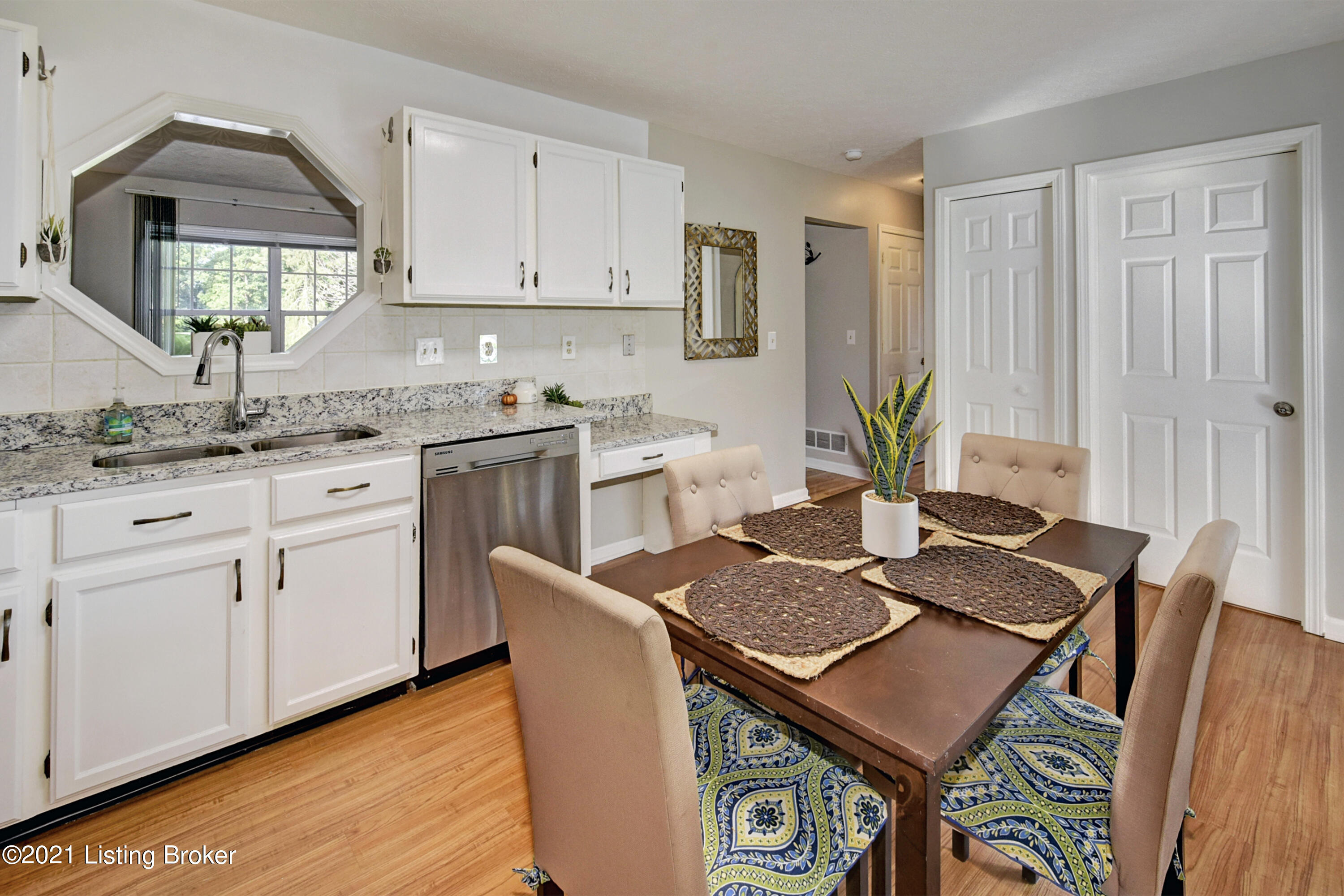 5603 Random Way Louisville, KY 40291 - Photo 9 of 28 Eat in Kitchen