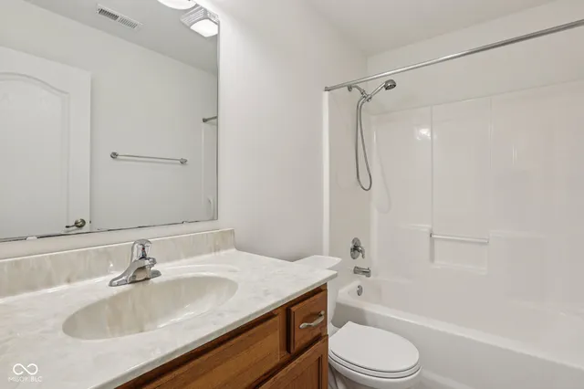 $284,900 | 5545 Lipizzan Lane, Plainfield, IN 46168