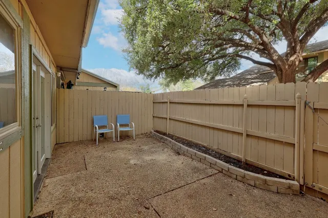 a sign that is sitting on a wooden fence